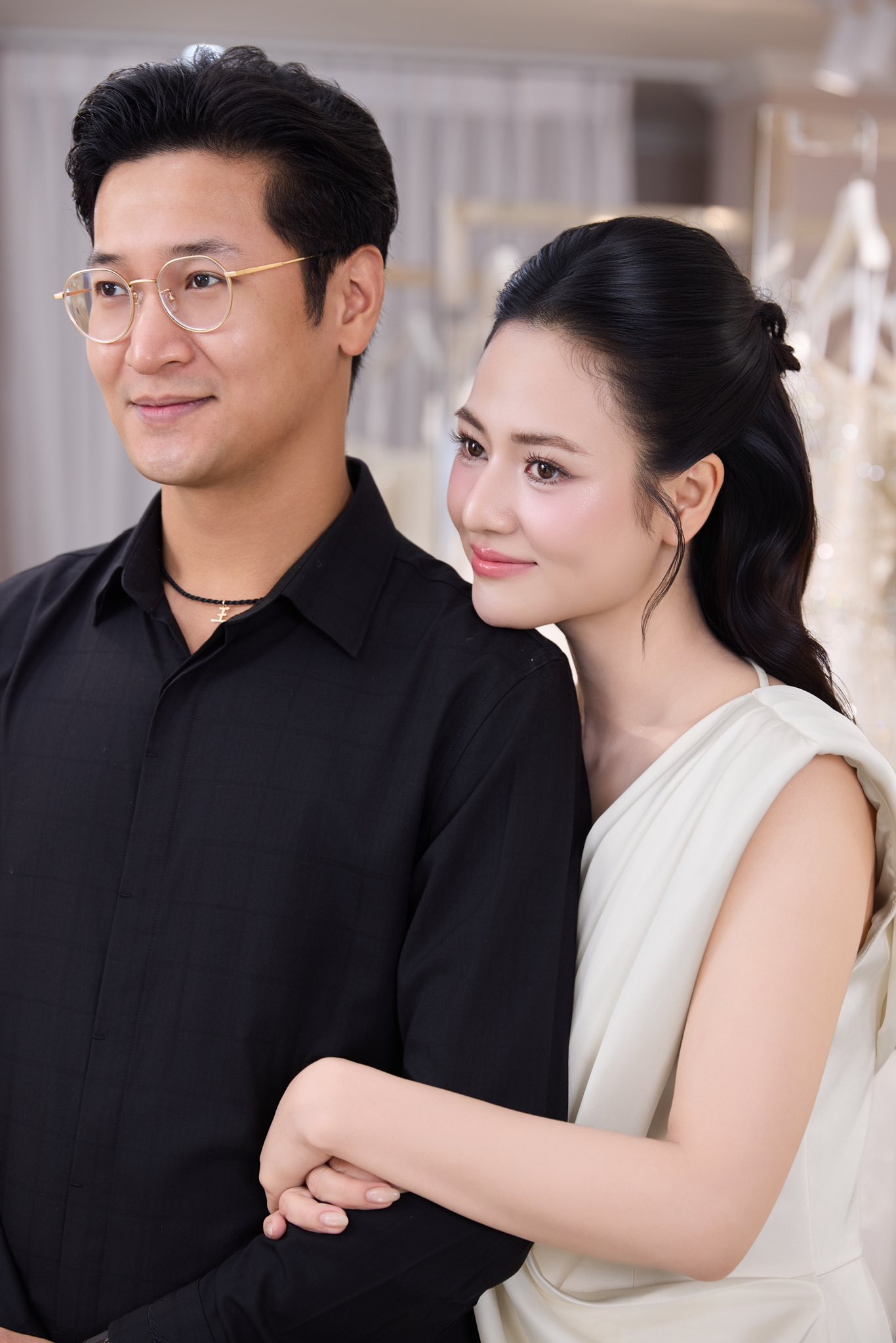 Cặp đôi Vbiz bí mật kết hôn 4 năm mà không ai biết, tướng phu thê rõ mồn một như đúc ra từ một khuôn- Ảnh 8. Cặp đôi Vbiz bí mật kết hôn 4 năm mà không ai biết, tướng phu thê rõ mồn một như đúc ra từ một khuôn- Ảnh 8.