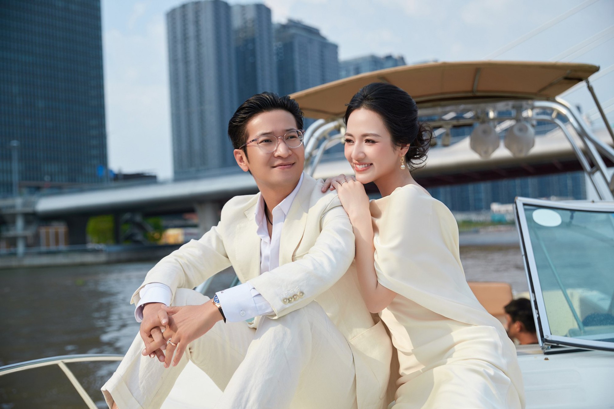 Cặp đôi Vbiz bí mật kết hôn 4 năm mà không ai biết, tướng phu thê rõ mồn một như đúc ra từ một khuôn- Ảnh 9. Cặp đôi Vbiz bí mật kết hôn 4 năm mà không ai biết, tướng phu thê rõ mồn một như đúc ra từ một khuôn- Ảnh 9.