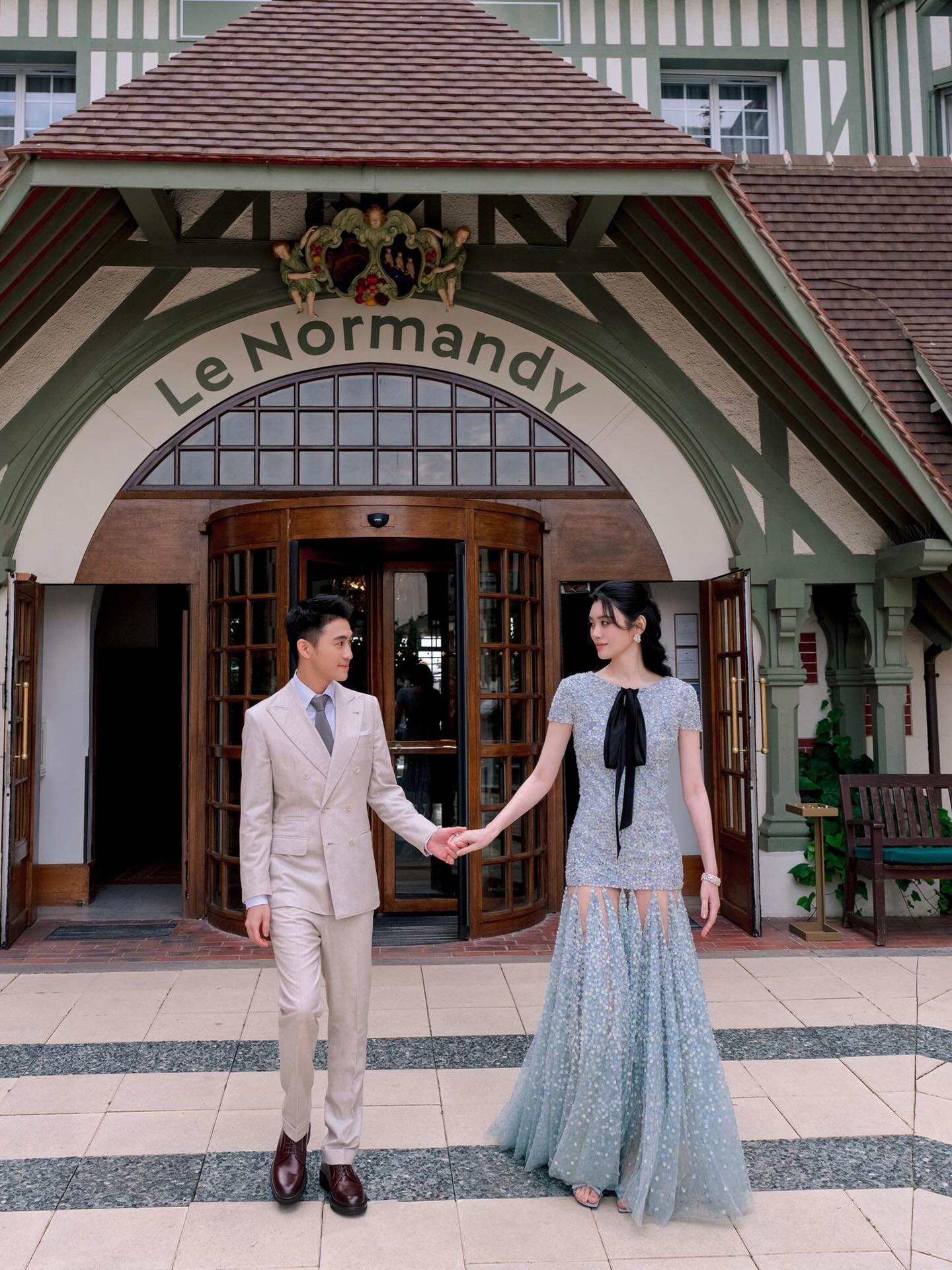 Đi làm thì ngã sấp mặt, cô gái va phải "hồng hài nhi" siêu giàu: 9 năm sau khiến cả Hồng Kông nhìn về nước Pháp vì 1 sự kiện- Ảnh 4.