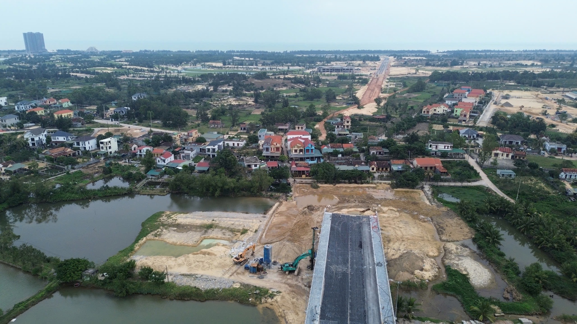 Dự án cầu Nhật Lệ 3: 12 hộ dân chưa đồng thuận bồi thường, dự kiến cưỡng chế trước ngày 2-7 - Ảnh 3.