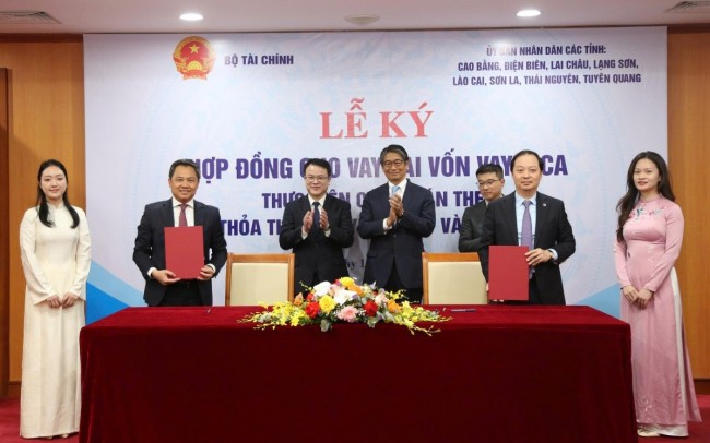 Bộ Tài chính và 8 tỉnh miền núi phía Bắc ký 11 hợp đồng cho vay lại hơn 39 tỷ Yên vốn vay JICA