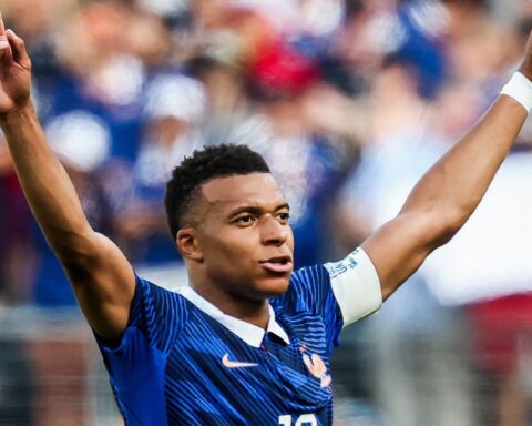 Mbappe toả sáng rực rỡ với cú đúp, Pháp thắng 3-0 Thuỵ Điển, gặp Paraguay ở vòng 16 đội World Cup