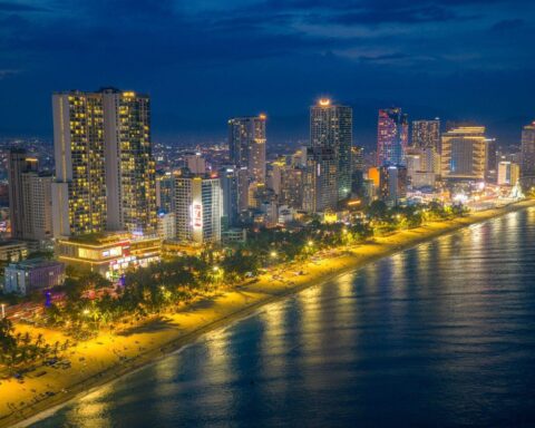 Khi du khách tìm kiếm một nơi để thức cùng Nha Trang