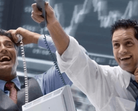 Khối ngoại bất ngờ đảo chiều mua ròng ngay đầu tháng 7, sự chú ý đổ dồn vào 1 ngân hàng