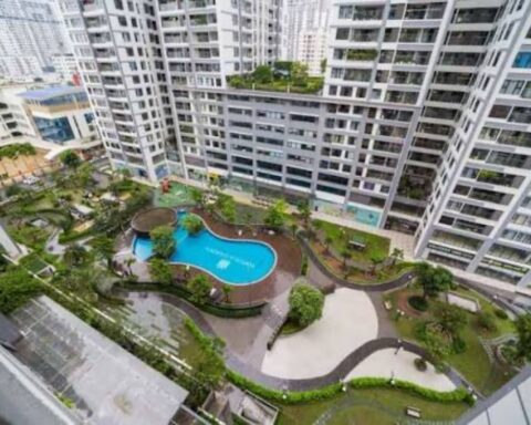 Chung cư cao cấp ở Hà Nội ngập mùi rác thải, người dân khốn khổ