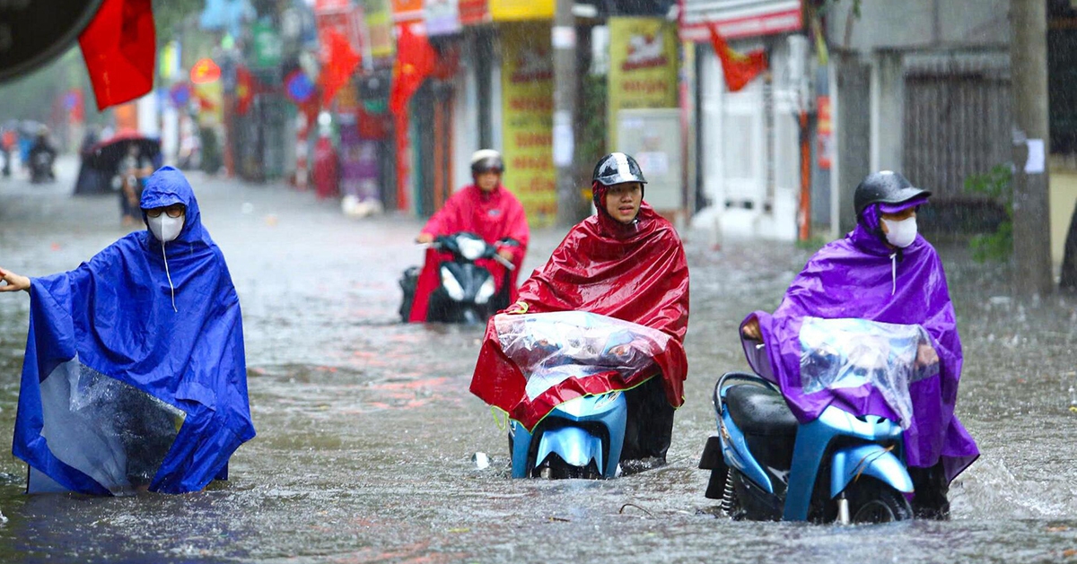 Mây dông đang bủa vây Hà Nội và loạt tỉnh, miền Bắc mưa như trút từ đêm nay