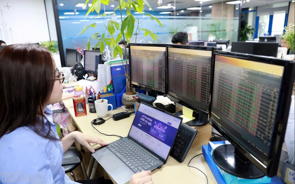 Chứng khoán ngày 2/7: VN-Index tích lũy dưới vùng kháng cự, chờ động lực bứt phá