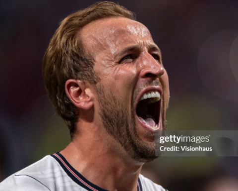 Đội bóng “số nhọ” nhất World Cup – tuyển Anh – hoãn chuyến bay vì sợ bị do thám, dùng thuốc ngủ, giấu kín khách sạn vì lo CĐV Mexico chơi xấu