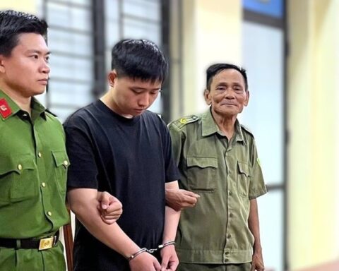 Công an tiến hành điều tra loạt giao dịch chuyển tiền có nội dung sau: Một thanh niên sinh năm 2002 đã bị bắt