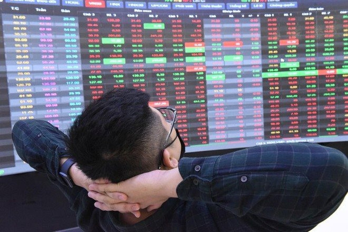 Chứng khoán tuần qua: Cổ phiếu PNJ có “biến”, hơn 1,2 tỷ cổ phiếu có thể phải rời sàn