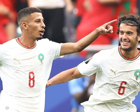 Xác định đội đầu tiên giành vé vào tứ kết World Cup