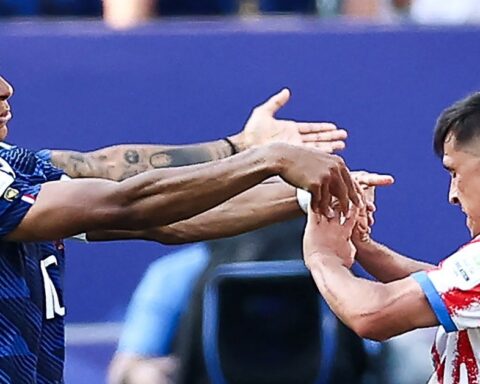 Căng như dây đàn: Mbappe “nóng mắt” với tiểu xảo của Paraguay, suýt xảy ra ẩu đả
