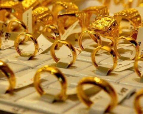 Có nên mua vàng ngay sau khi giá vừa giảm mạnh?
