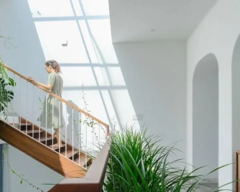 Cuộc sống bình yên bên trong ngôi nhà trắng, xanh lam