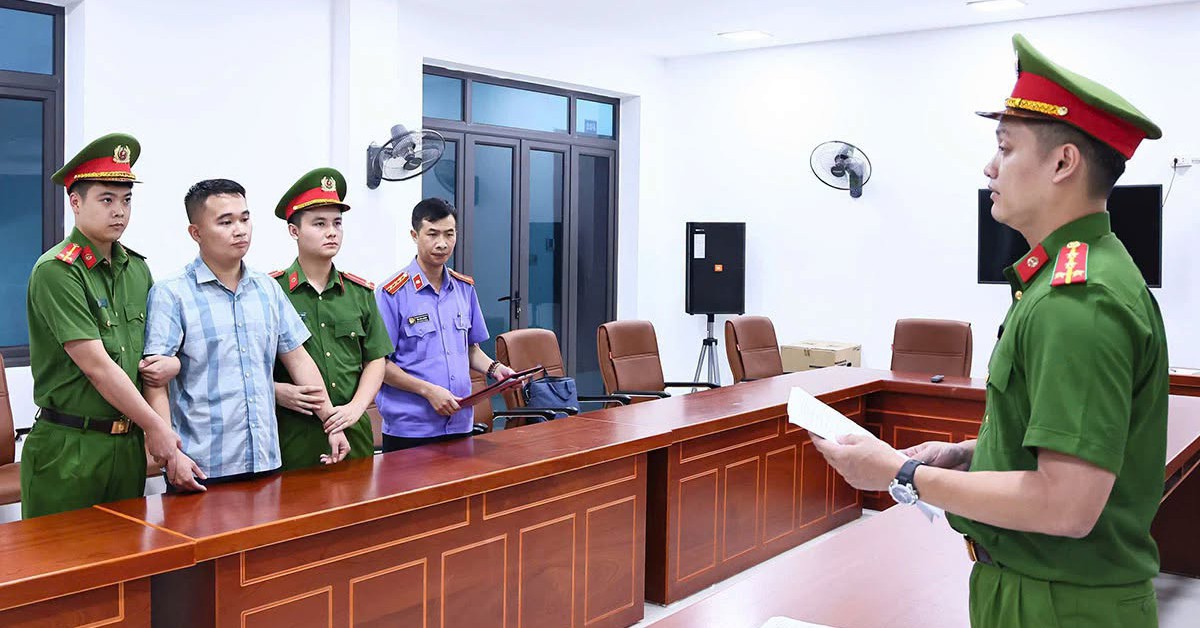 Danh tính nam giáo viên Trường THPT Chuyên Tuyên Quang bị Công an giữ người trong trường hợp khẩn cấp
