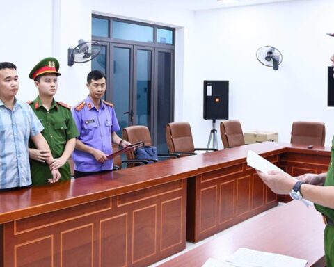 Phê chuẩn lệnh bắt khẩn cấp giáo viên Trường THPT chuyên Tuyên Quang vụ điểm thi Toán