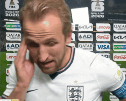 Harry Kane bị “tắt tiếng”, giọng nói khàn đặc kì lạ sau trận thắng lịch sử của tuyển Anh