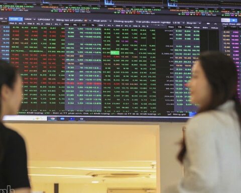Chứng khoán ngày 3/7: VN-Index điều chỉnh nhẹ, dòng tiền tìm cơ hội ở nhóm cổ phiếu chứng khoán