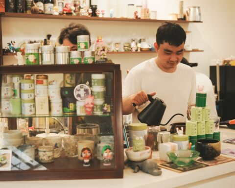 Luật sư chỉ ra những điều chủ quán cafe cần lưu ý khi có người tới thu tiền bản quyền nhạc