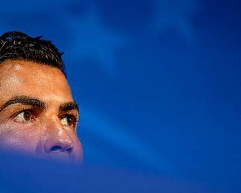 Ronaldo: Hãy thôi khóc đi anh, hãy cứ chạy, “nhảy múa” trên sân và mỉm cười!