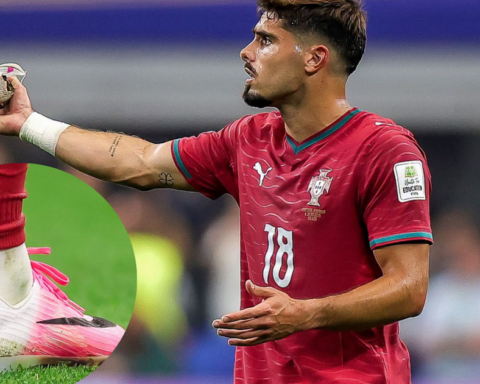 Ngôi sao Bồ Đào Nha đi giày rách toác gót thi đấu ở World Cup