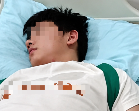 Nam sinh 15 tuổi sốc nhiễm trùng nguy kịch: Bác sĩ hoảng hốt lấy ra 2 thứ gỉ sét dài 10cm từ niệu đạo