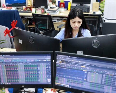 Chứng khoán ngày 6/7: Áp lực chốt lời gia tăng, VN-Index giảm điểm trong phiên đầu tuần