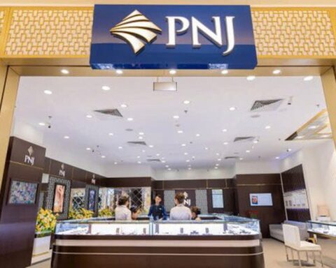 Người nhà Chủ tịch Cao Thị Ngọc Dung muốn gom thêm cổ phiếu PNJ
