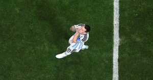 Messi đi vào lịch sử, trở thành cầu thủ đầu tiên trên thế giới sút trượt 2 quả penalty tại 1 kỳ World Cup