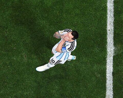 Messi đi vào lịch sử, trở thành cầu thủ đầu tiên trên thế giới sút trượt 2 quả penalty tại 1 kỳ World Cup