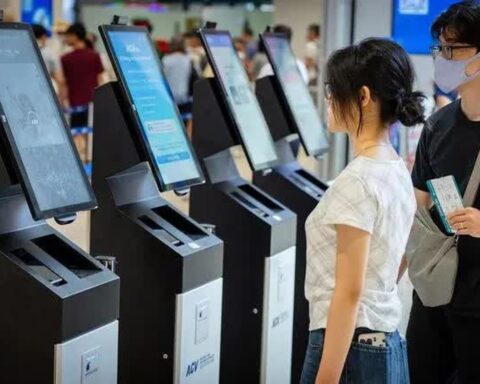 Nội Bài triển khai kiosk mới, xác thực hành khách trong khoảng 10 giây
