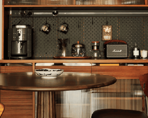 Căn hộ 88m² của cặp vợ chồng nghỉ hưu gây sốt vì quá đẹp: Ai xem cũng nói không còn dám chê gu thẩm mỹ của bố mẹ