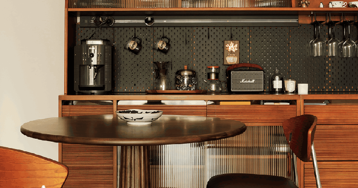 Căn hộ 88m² của cặp vợ chồng nghỉ hưu gây sốt vì quá đẹp: Ai xem cũng nói không còn dám chê gu thẩm mỹ của bố mẹ