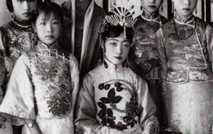 Hoàng hậu cuối cùng của Trung Quốc: Hậu thế hiểu thế nào là “khí chất mẫu nghi thực thụ” trong từng bức ảnh hiếm còn sót lại này