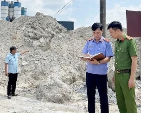 Khởi tố giám đốc công ty đổ hơn 650 tấn chất thải nguy hại ra môi trường