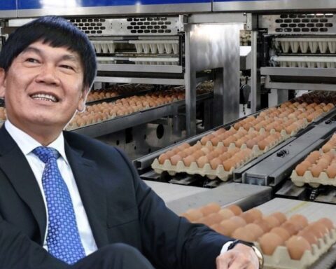 Nửa đầu năm, tỷ phú Trần Đình Long bán ra hơn 200.000 con heo và 170 triệu quả trứng gà