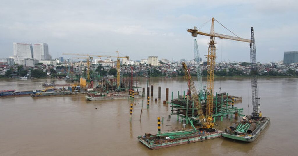 Ba đại công trường vượt sông Hồng tăng tốc