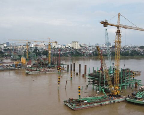 Ba đại công trường vượt sông Hồng tăng tốc
