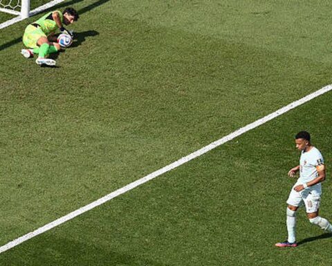 Trọng tài Argentina bị chỉ trích dữ dội vì “tra tấn tâm lý” khiến Mbappe sút hỏng phạt đền