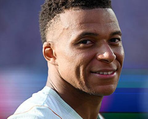 Mbappe tự kiếm penalty, tự đá hỏng rồi tự “gánh team giúp Pháp đánh bại Maroc vào bán kết World Cup