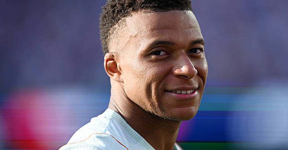 Mbappe tự kiếm penalty, tự đá hỏng rồi tự “gánh team giúp Pháp đánh bại Maroc vào bán kết World Cup