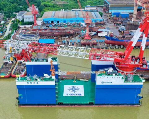 Tạo ra con tàu chứa khối sắt cao bằng tòa nhà 50 tầng, Trung Quốc khiến thế giới phải “phục sát đất”