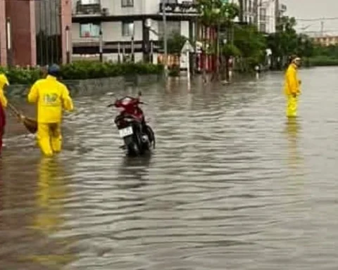 Hà Nội kiểm tra hệ thống chống ngập mới sau trận mưa gây ngập úng cục bộ