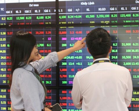 Thu nhập giảm kỷ lục, môi giới chứng khoán ‘khóc ròng’
