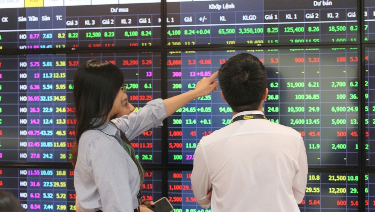 Thu nhập giảm kỷ lục, môi giới chứng khoán ‘khóc ròng’
