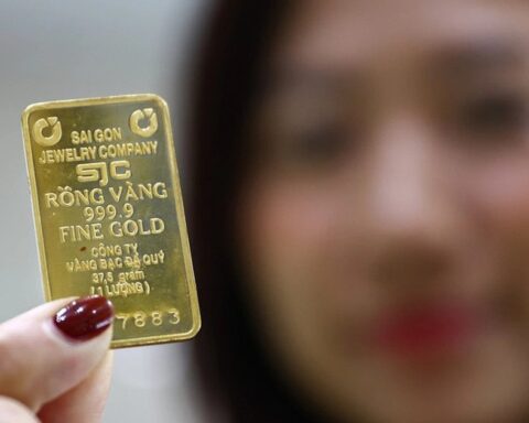 Chuyện gì diễn ra với giá vàng sáng nay?