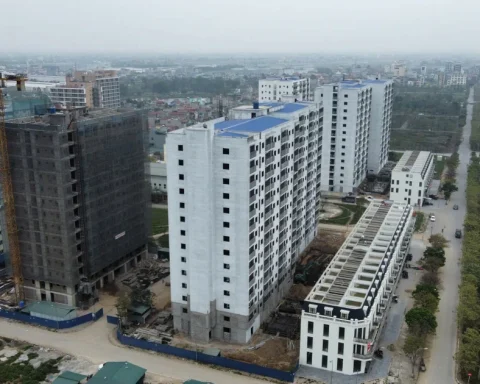 Đổi việc trước khi mua nhà ở xã hội, có phải xin lại giấy xác nhận thu nhập?