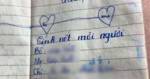 Phì cười với đoạn nhật ký bé gái “bóc phốt” hết cả gia đình: Lúc viết hẳn là mẹ ngồi kế bên!