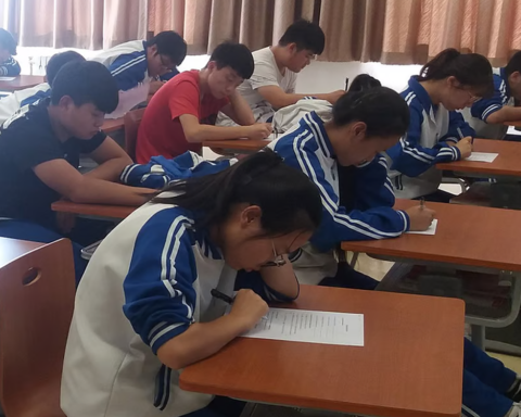 Một trường học điều tra chi tiết về tài sản gia đình của học sinh, đến bố mẹ đi xe gì cũng phải báo cáo
