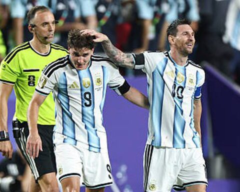 Julian Alvarez: “Chúng tôi sẵn sàng làm mọi thứ để Messi vô địch World Cup lần nữa”
